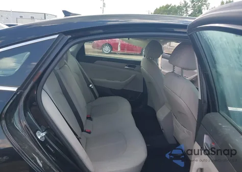 2019 Hyundai Sonata Se z USA, uszkodzony, nr VIN 5NPE24AF8KH806488